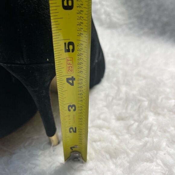 Guess Aziz black suede fringe ankle boots peep toe gold tone accent SZ9.5 - Picture 6 of 10